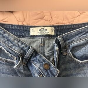Hollister Women's Straight Leg Jeans - Light Blue
SIZE 7 
USED